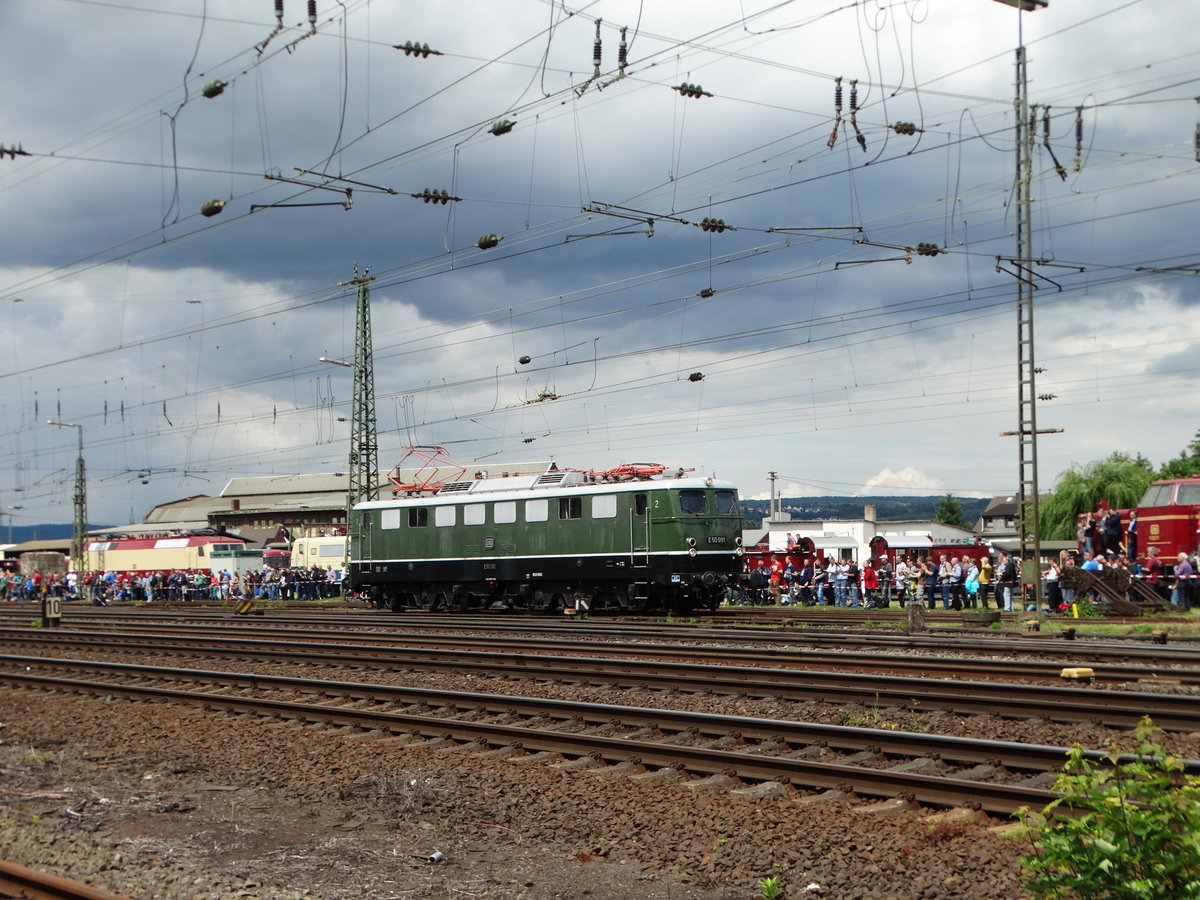 DB Museum E50 091 am 18.06.16 in Koblenz von einen Gehweg aus fotografiert