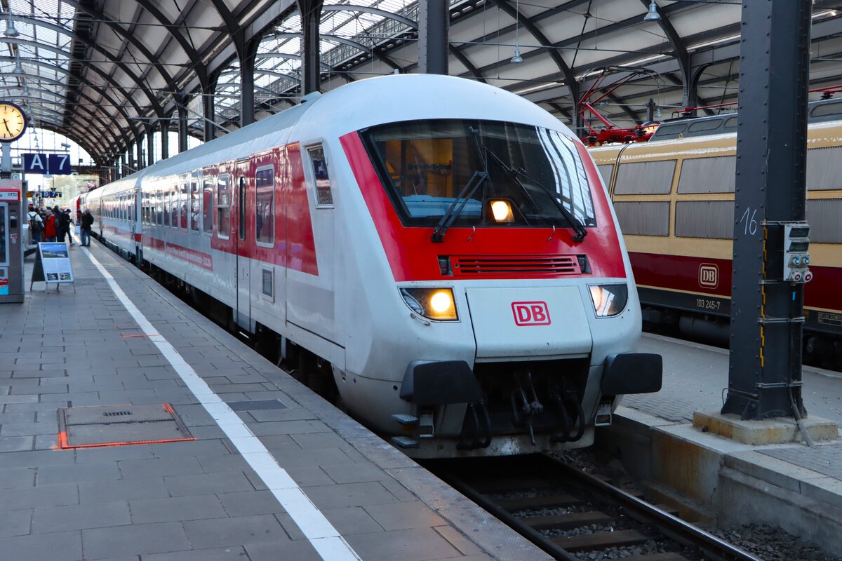 DB Museum Koblenz IC Steuerwagen am 10.10.26 in Wiesbaden Hbf 
