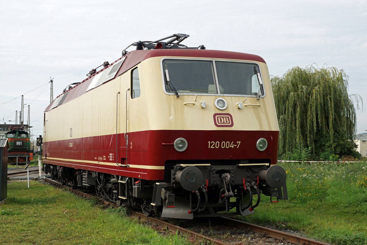 DB Museum Koblenz:
Am 23. September 2017 waren viele interessante Lokomotiven in Koblenz ausgestellt.
Foto: Walter Ruetsch 