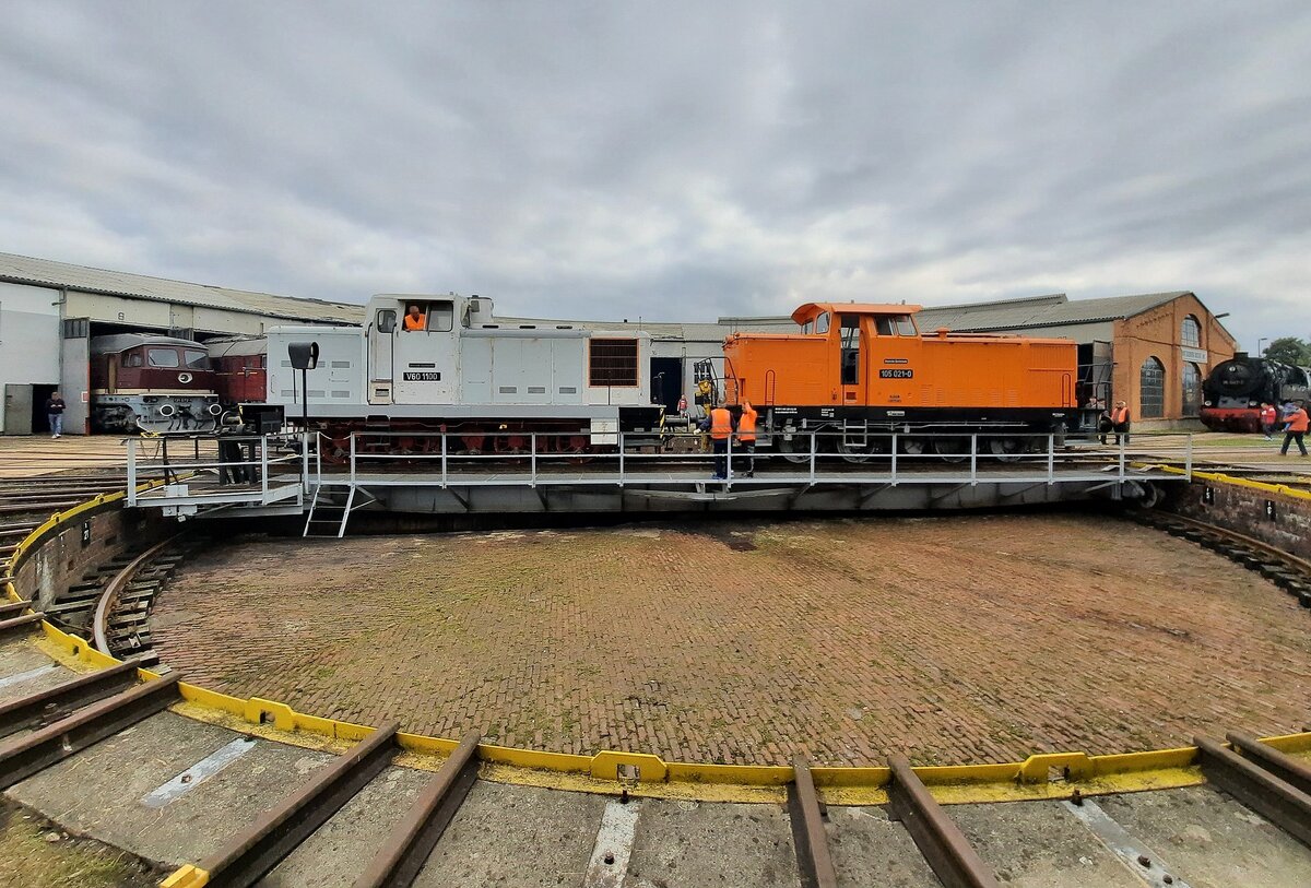 DB Museum V60 1100 und 105 021-0 am 19.09.2021 auf der Drehscheibe im Bw Arnstadt/hist.