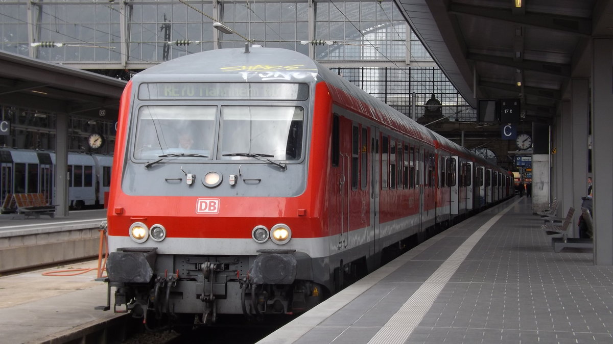 DB N-Wagen Wittenberger Steuerwagen als RE am Frankfurter Hauptbahnhof am 30.03.2016