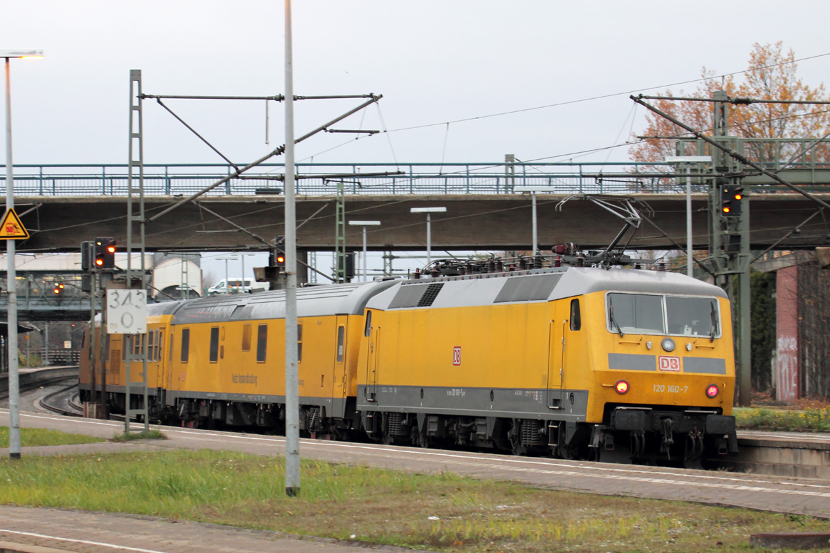 DB Netz 120 160-7 mit einem Messzug in Hamburg-Harburg 20.11.2018