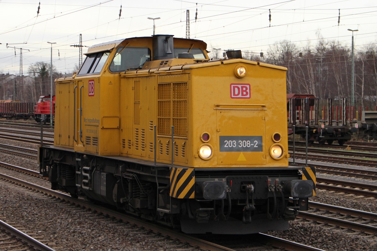 DB Netz 203 308 am 20.12.13 als Tfzf in Düsseldorf-Rath.