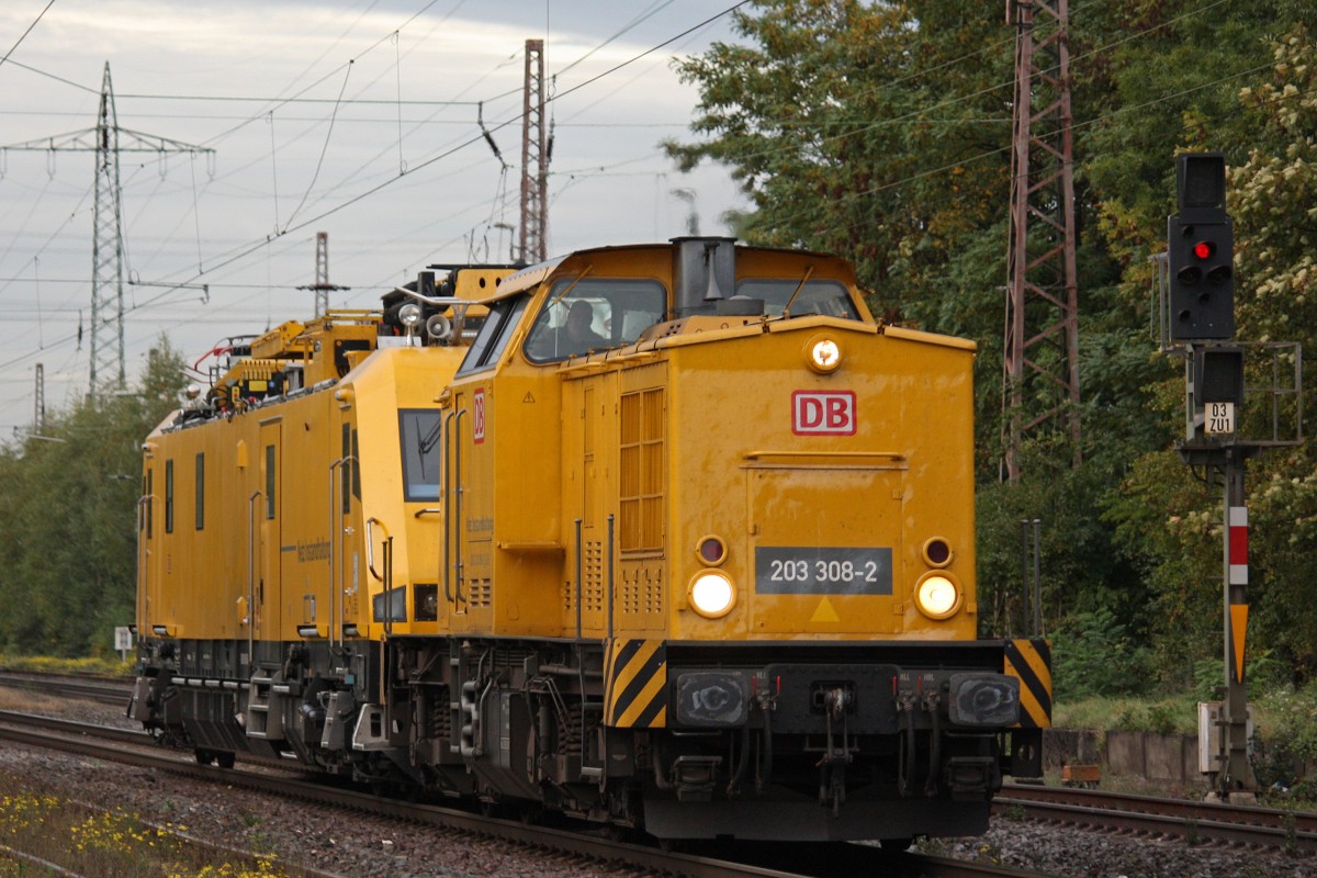 DB Netz 203 308 mit DB Netz 711 201 am 21.10.13 in Ratingen-Lintorf.