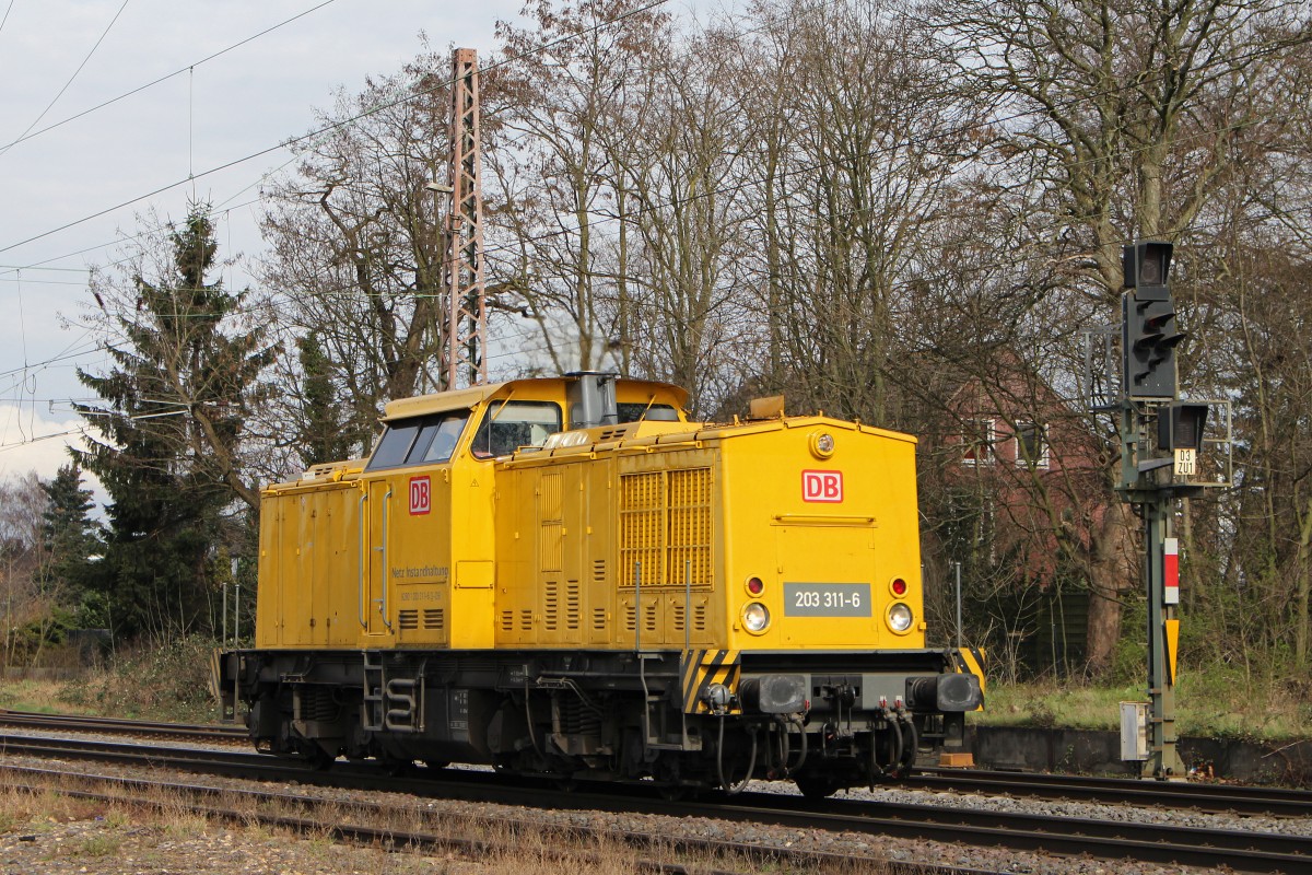 DB Netz 203 311 am 1.3.14 als Tfzf in Ratingen-Lintorf.