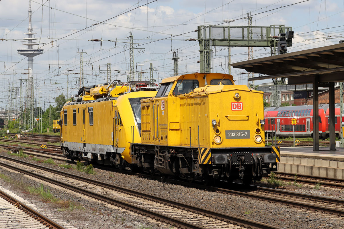 DB Netz 203 315-7 mit 711 111-5 am Haken in Bremen 19.5.2023