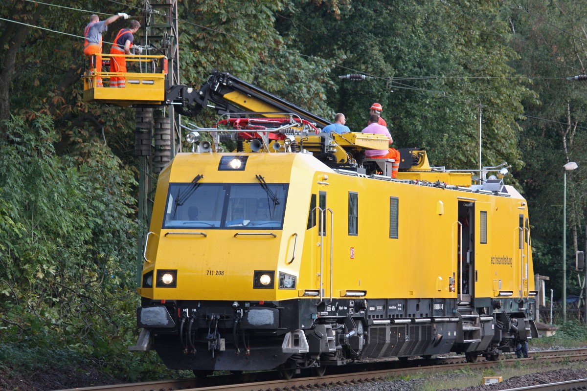 DB Netz 711 208 hat am 6.9.13 den Baum entfernt und brachte nun die OL wieder in Ordnung.