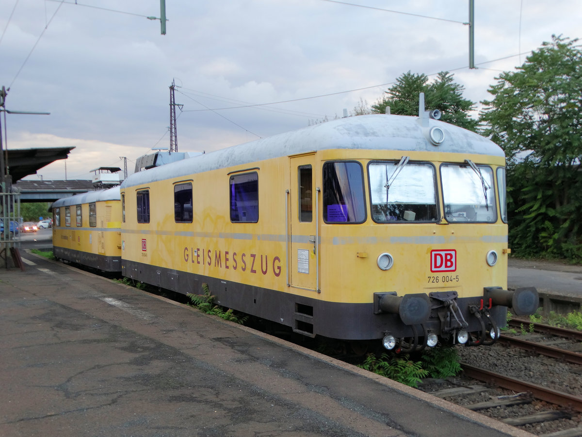 DB Netz 726 004-5 am 09.10.16 in Hanau Hbf 