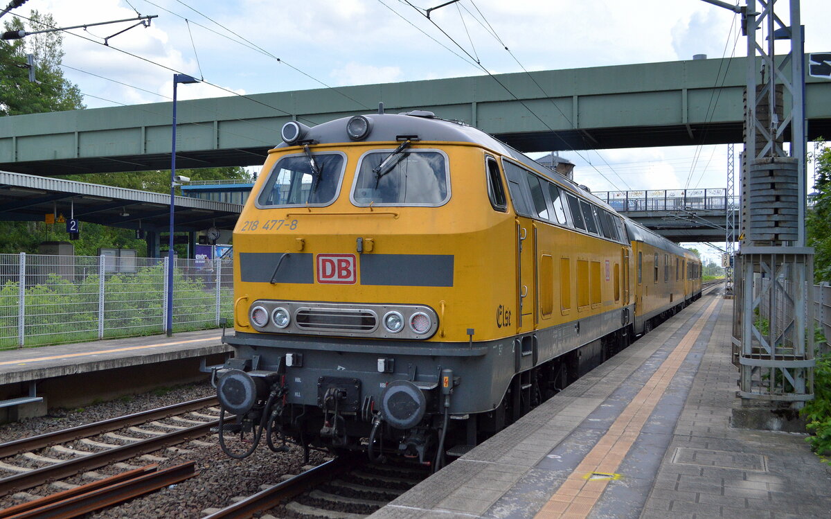 DB Netz Instandhaltung mit  218 477-8  Name:  Else  (NVR: 92 80 1 218 477-8 D-DB) als Schublok eines Messzuges am 03.08.21 Durchfahrt Bf. Berlin Hohenschönhausen.
