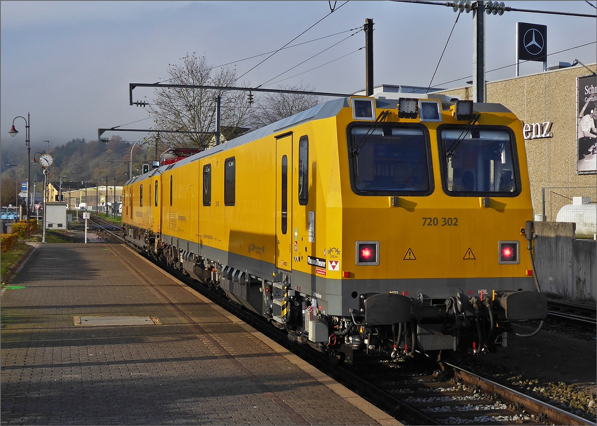 DB Netzinstandhaltung Messzug 720  302 mit 719 302 aufgenommen beim Verlassen des Bahnhofs von Diekirch in Richtung Ettelbrck.  24.11.2019 (Hans)