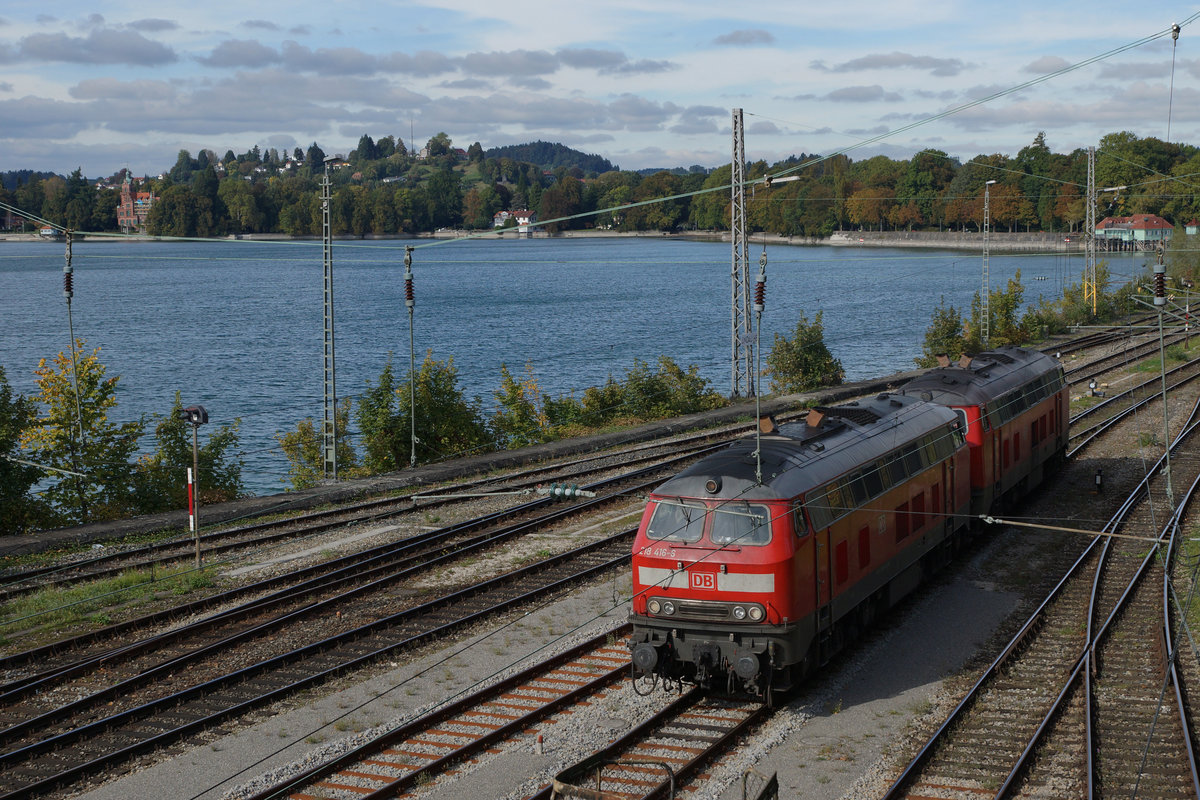 DB: Noch ist die BR 218 in Lindau in der Überzahl.

Diese gefälligen Loks sind trotz hohem Alter
noch gut im Schuss.
Der Geruch vom Diesel und das Brummen der Motoren
sind ein wahrer Genuss.

Impressionen von Lindau. (6. Oktober 2016)
Foto: Walter Ruetsch