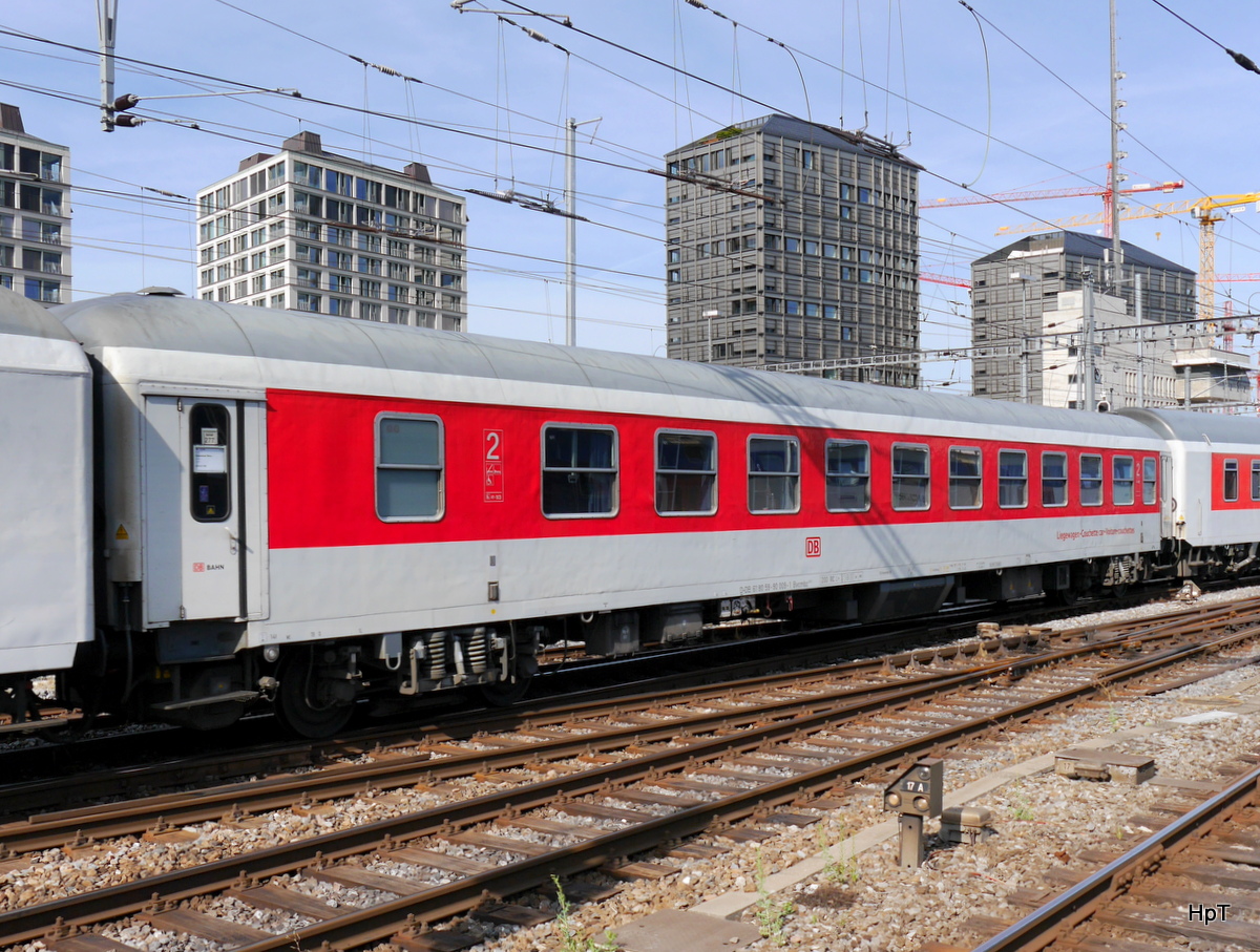 DB - Personenwagen 2 Kl. Bvcmbz 61 80 59-90 009-1 bei der einfahrt in den HB Zürich am 26.07.2015