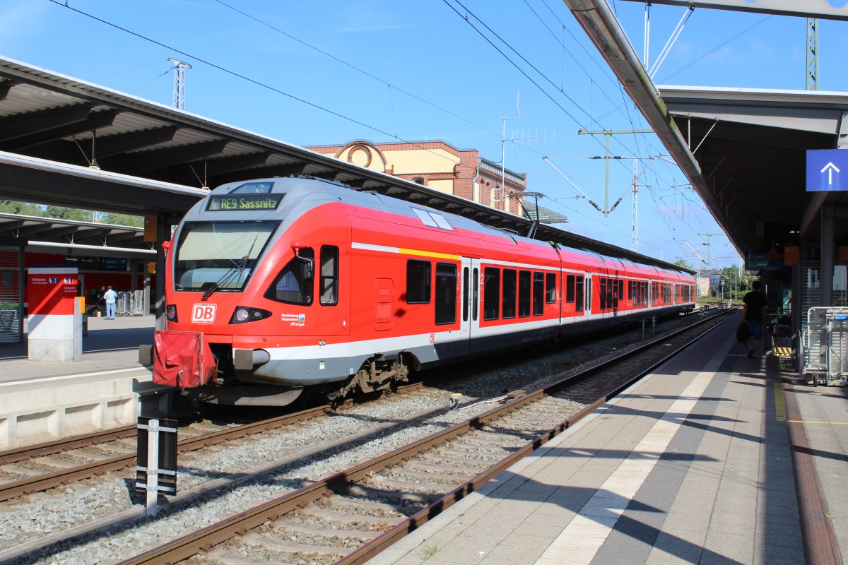 DB RE 9, Rostock Hbf - Stralsund Hbf - Sassnitz (BR 429) Rostock Hbf am 17. Juli 2013.