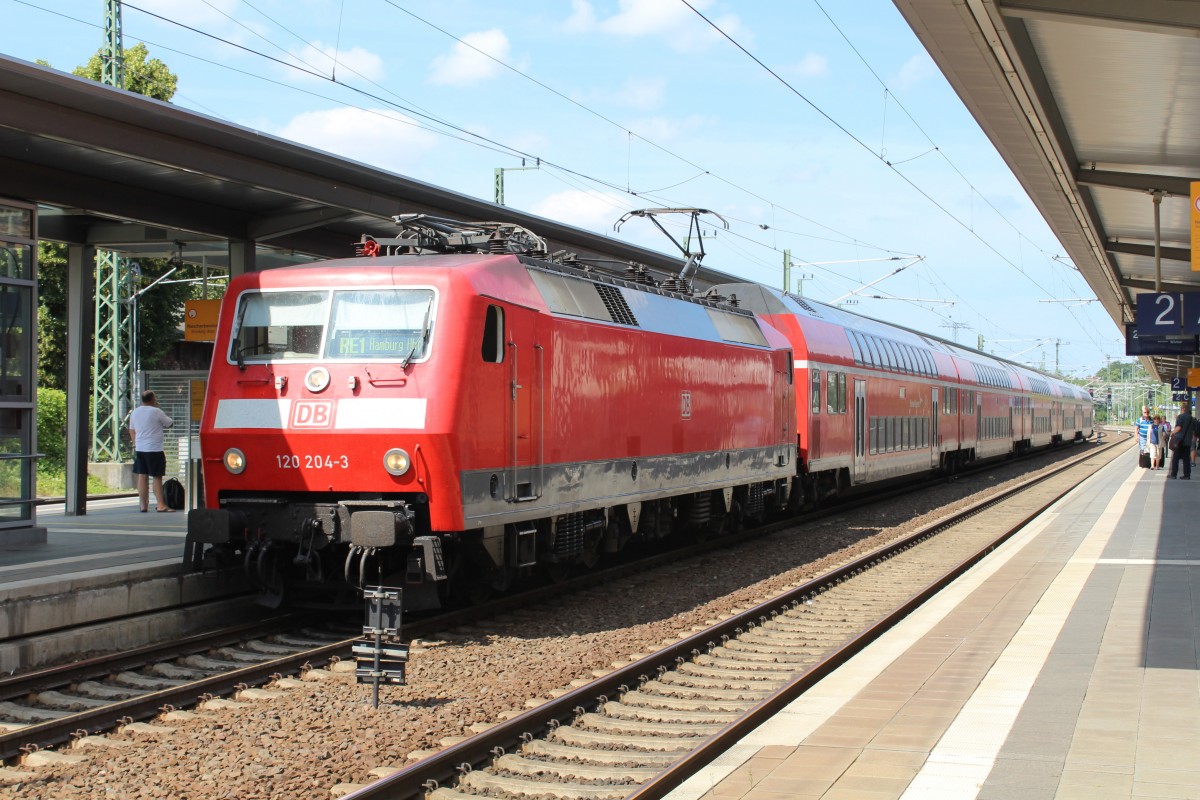 DB RE1 Hansa-Express (BR 120 - 120 204-3) Schwerin Hbf am 18. Juli 2013.
