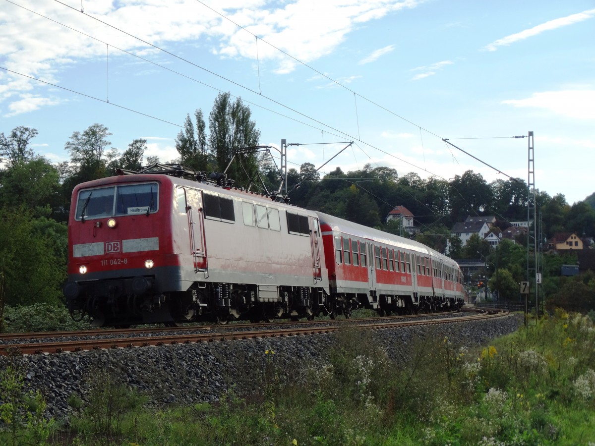 DB Regio 111 042-8 mit N-Wagen als RE nach Heilbronn am 18.09.15 in Neckargemünd