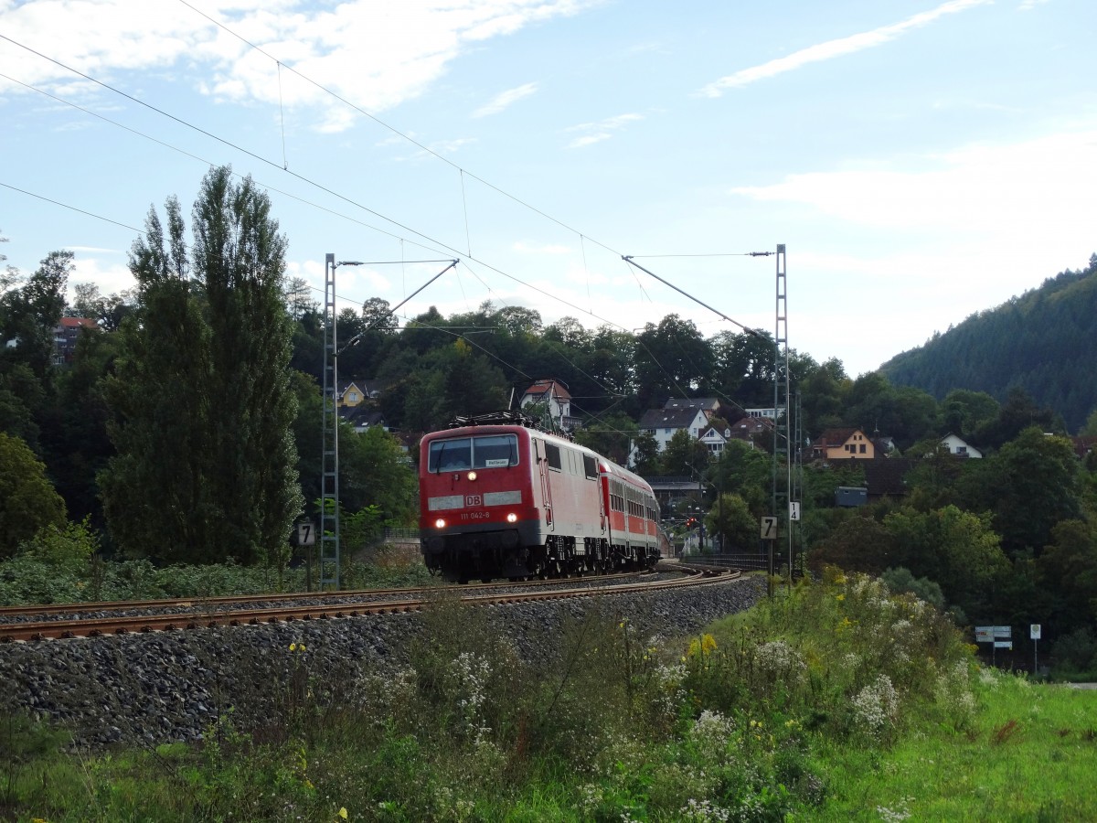 DB Regio 111 042-8 mit N-Wagen als RE nach Heilbronn am 18.09.15 in Neckargemünd