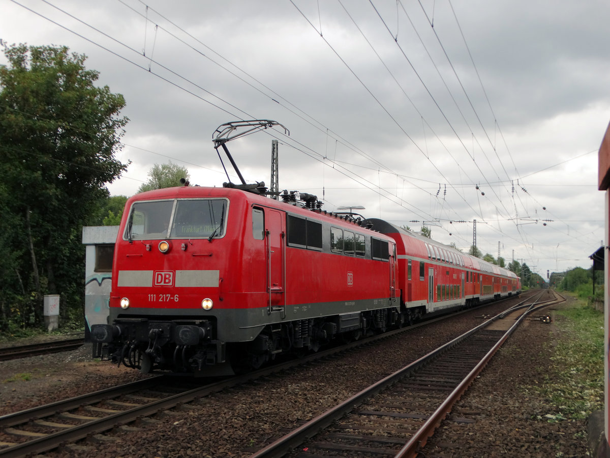 DB Regio 111 217-6 mit RE in Maintal Ost am 22.08.16