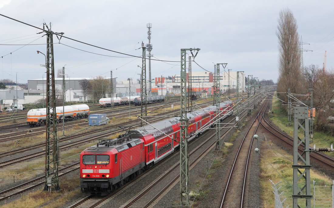 DB Regio 114 008 // Offenbach // 3. Dezember 2021
