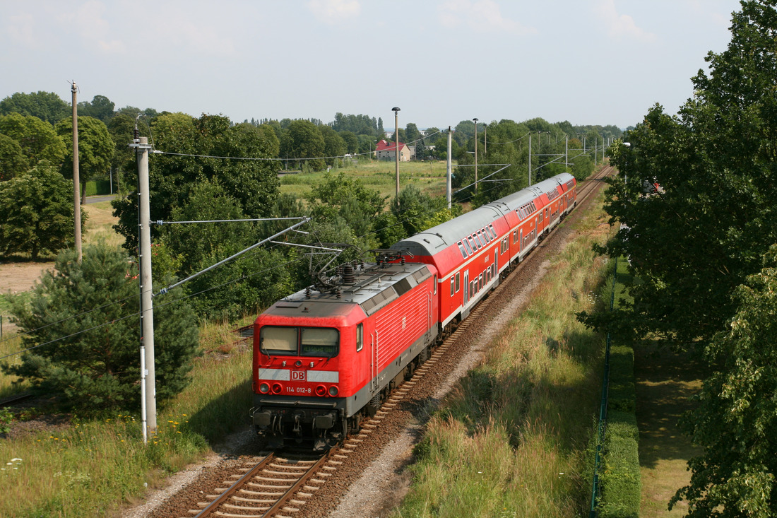 DB Regio 114 012 // Schwedt (Oder) // 26. Juli 2012. Der als Fotostandpunkt fungierende Steg wurde leider abgerissen.