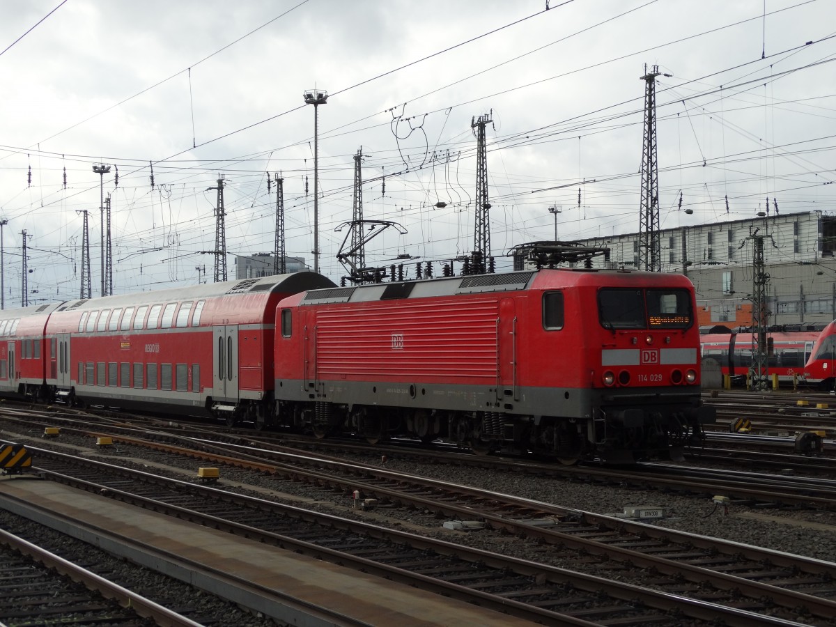 DB Regio 114 029 am 01.03.15 in Frankfurt am Main Hbf vom Bahnsteig aus fotografiert
