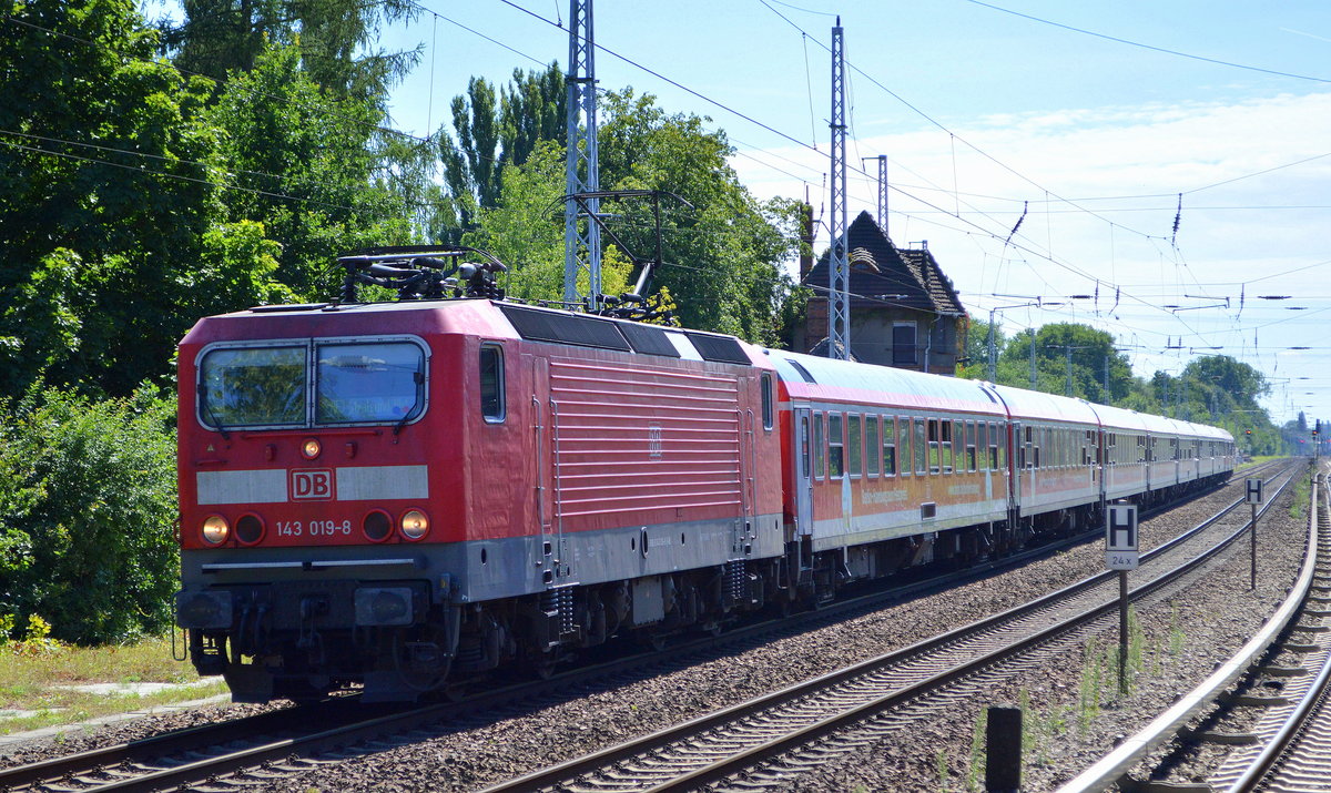 DB Regio  143 019-8  (NVR-Nummer: 91 80 6143 019-8 D-DB ) mit zusätzlichem RE3 Richtung Stralsund Hbf., der reguläre RE3 kam nämlich kurz danach des Weges am 31.07.20 Berlin Buch.