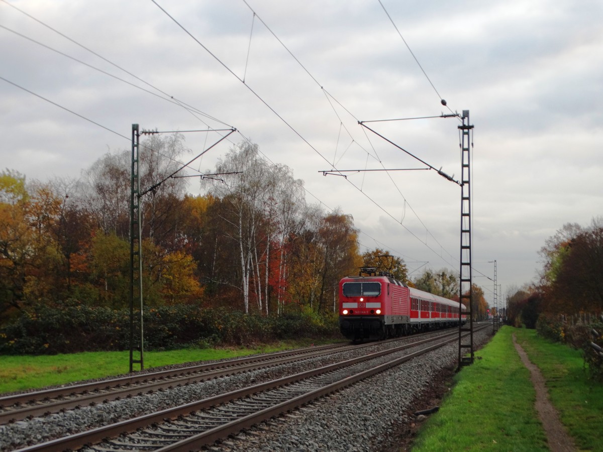 DB Regio 143 644-3 mit N-Wagen als RB 55 am 06.11.15 in Hanau West