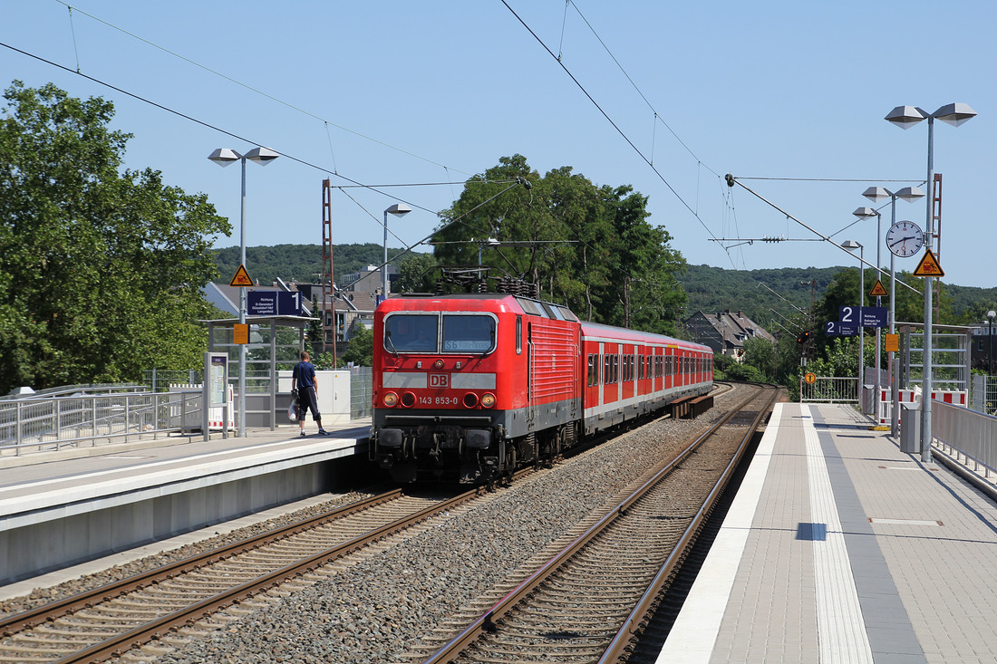 DB Regio 143 853 // Düsseldorf-Rath Mitte // 2. August 2013