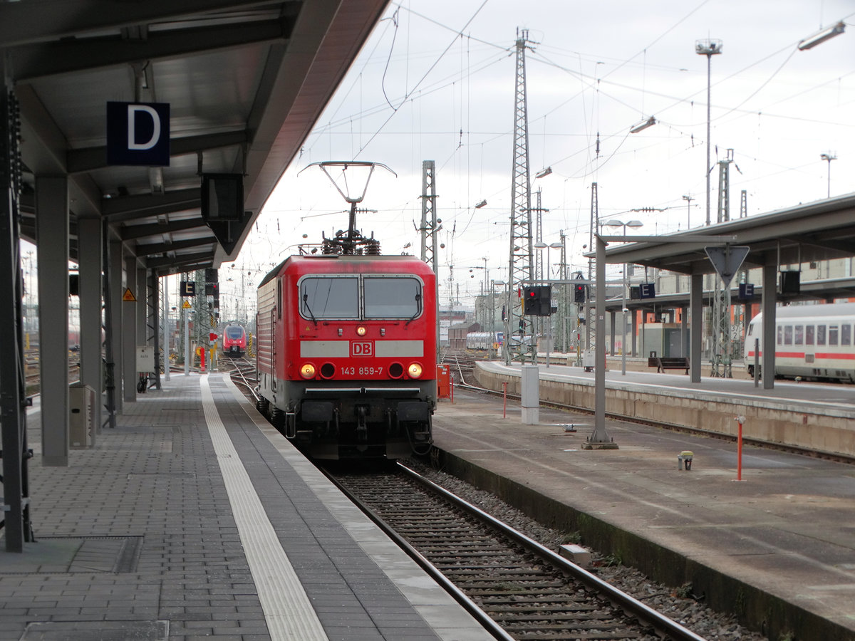 DB Regio 143 859-2 beim Rangieren am 14.01.17 in Frankfurt Hbf