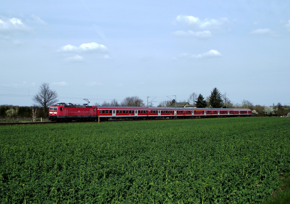 DB Regio 143 xxx-x mit RB 55 am 28.03.14 bei Frankfurt Mainkur 