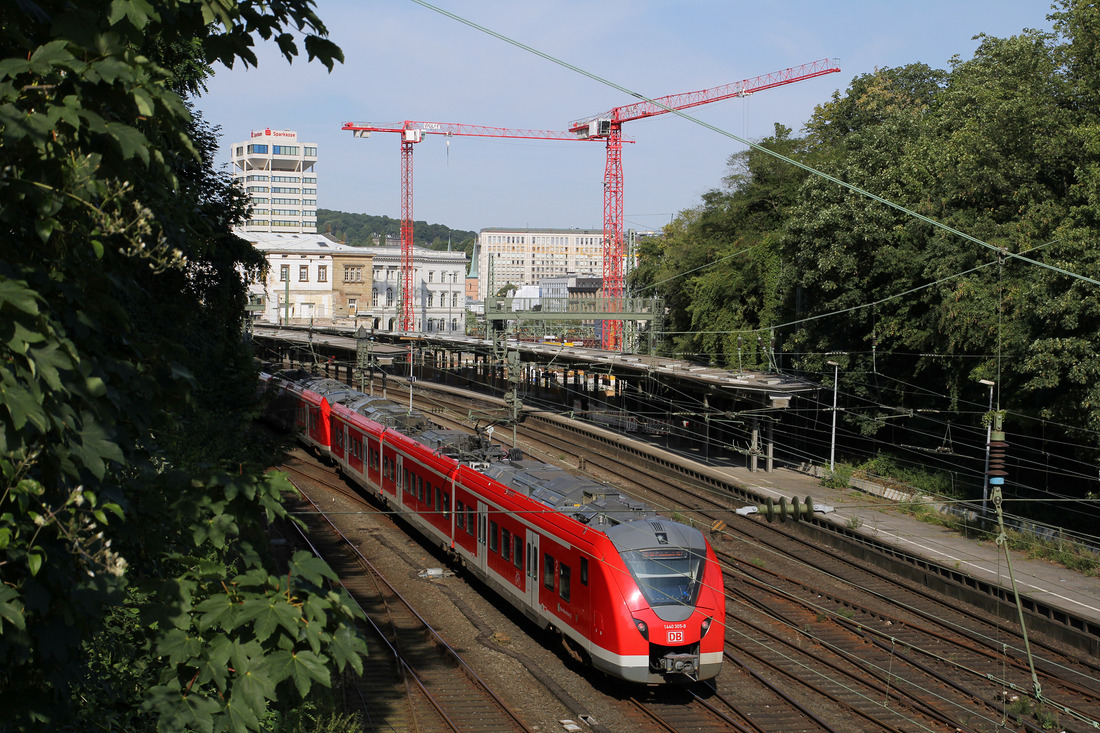 DB Regio 1440 xxx + 1440 305 (als Nachschuss zu sehen) // Wuppertal Hbf // 6. August 2015