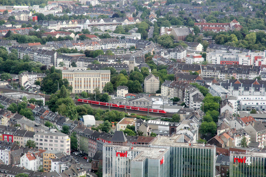 DB Regio 1440 xxx + 1440 xxx // Düsseldorf, aufgenommen vom Rheinturm. // 7. Juli 2019