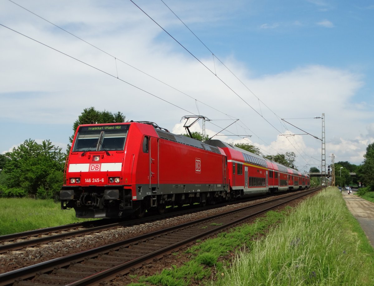 DB Regio 146 245-6 mit Doppelstockwagen am 27.05.16 bei Maintal Ost