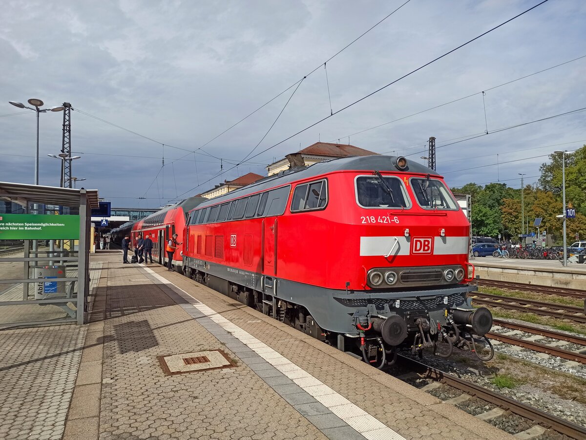 DB Regio  218 421-6 ( 9280 1218 421-6 D-DB ) in Regensburg mit dem RE 2 abfahrbreit in Richtung Weiden am 7.9.2026