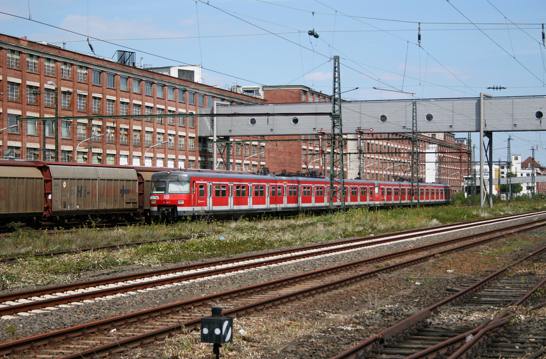 DB Regio 420 331 + 420 363 // Rüsselsheim Opelwerk // 7. August 2010
