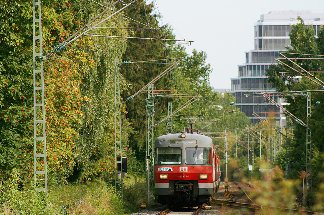 DB Regio 420 378 + 420 xxx + 420 385 // Niederhöchstadt // 29. Juli 2009