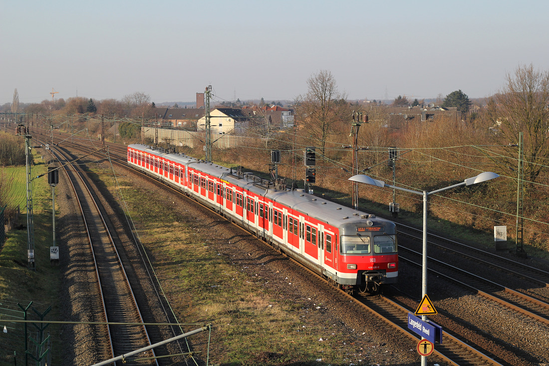 DB Regio 420 413 (führend) + 420 435 (Nachschuss) // Langenfeld (Rheinland) // 13. Februar 2015