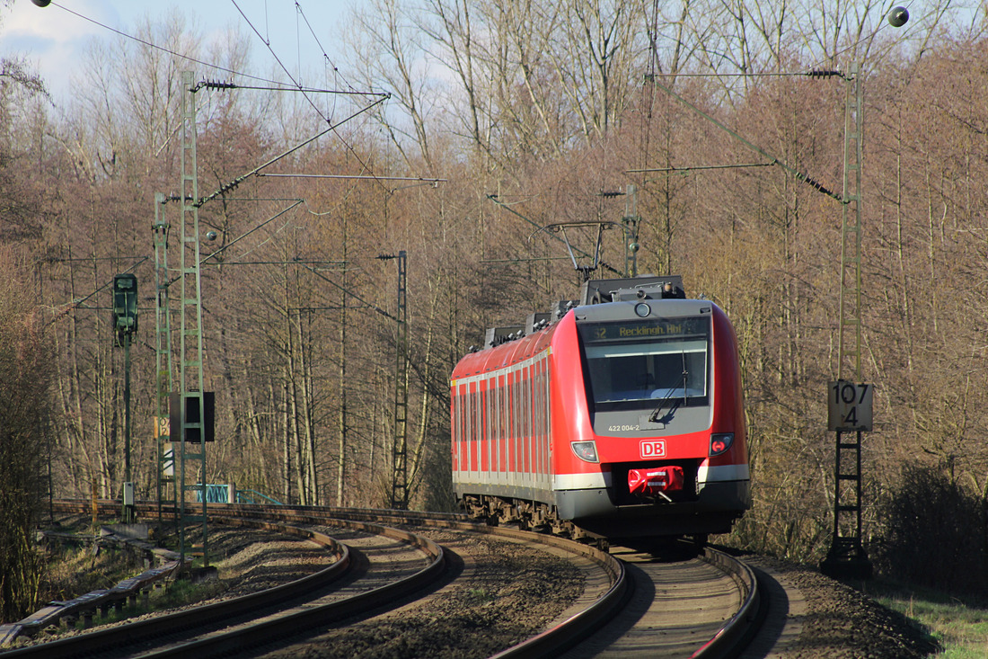 DB Regio 422 004 // Aufgenommen zwischen Dortmund-Mengede und Castrop-Rauxel. // 12. Februar 2016