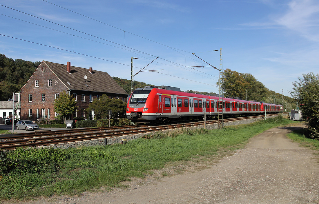 DB Regio 422 041 + 422 060 // Aufgenommen zwischen den Bahnhöfen Kettwig und Essen-Werden. // 26. September 2018