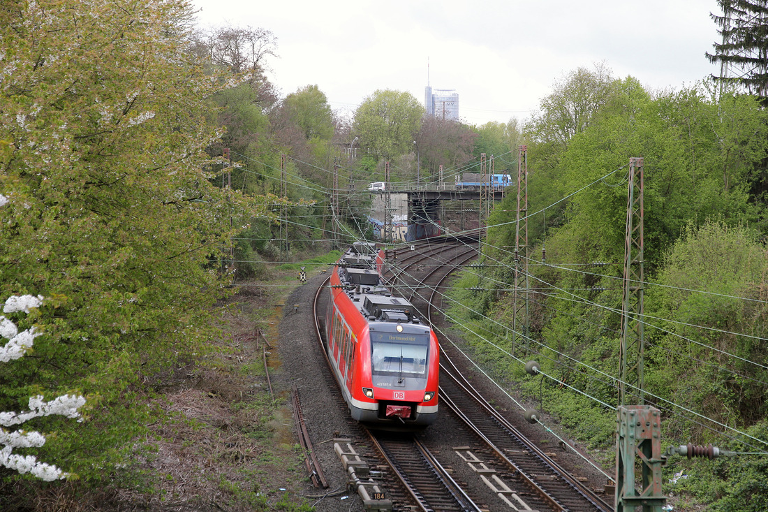 DB Regio 422 057 // Aufgenommen zwischen Essen Hbf und Essen-Kray Nord. // 25. April 2016