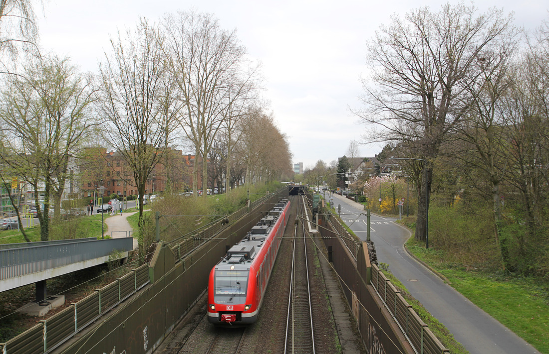 DB Regio 422 061 + 422 033 // Düsseldorf, am Südportal des Staufenplatztunnels // 11. April 2015
(S6-Umleiter)