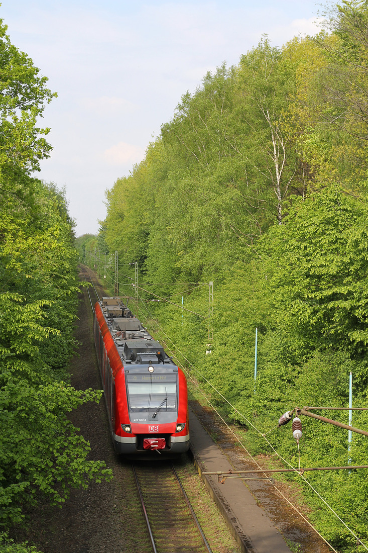 DB Regio 422 082 // Aufgenommen in Höhe des ehemaligen Haltepunktes Marl-Drewer. // 22. April 2014