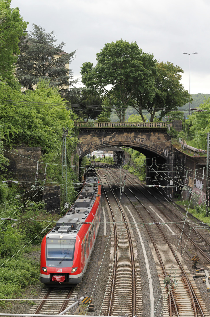 DB Regio 422 084 // Wuppertal Hbf // 9. Mai 2014