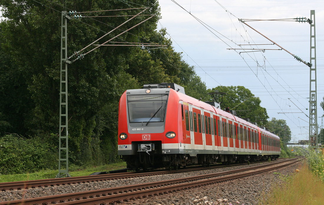 DB Regio 423 382 + 423 431 // Frankfurt-Sossenheim // 9. Juli 2012