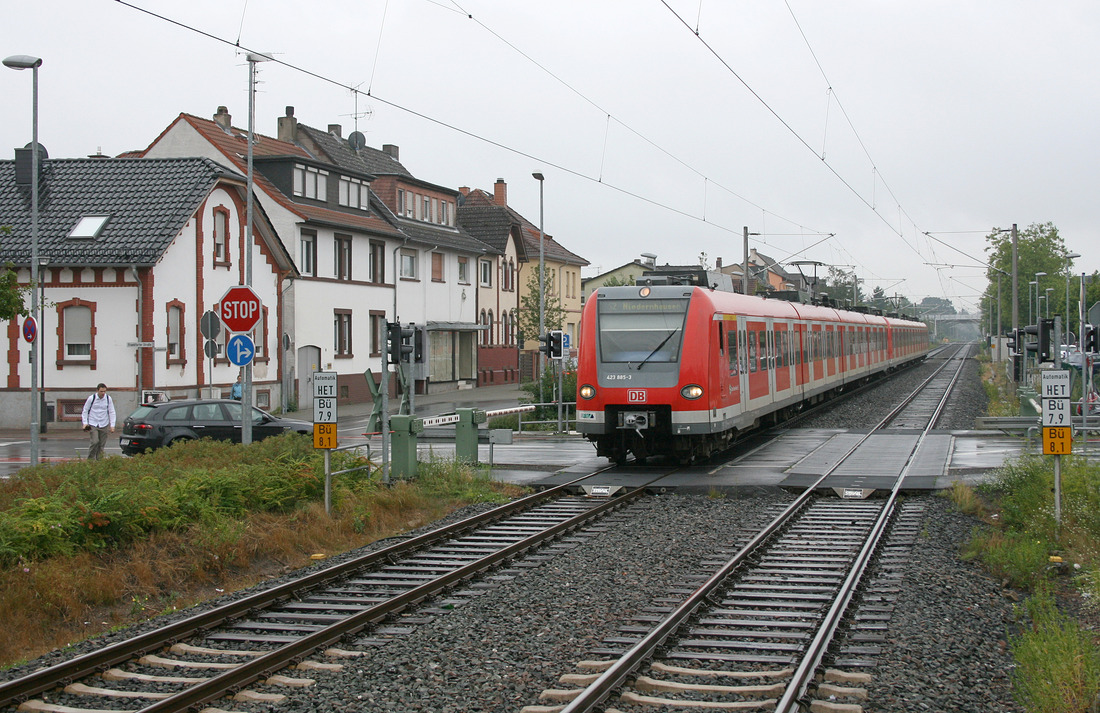 DB Regio 423 385 + 423 432 // Heusenstamm // 28. Juli 2010