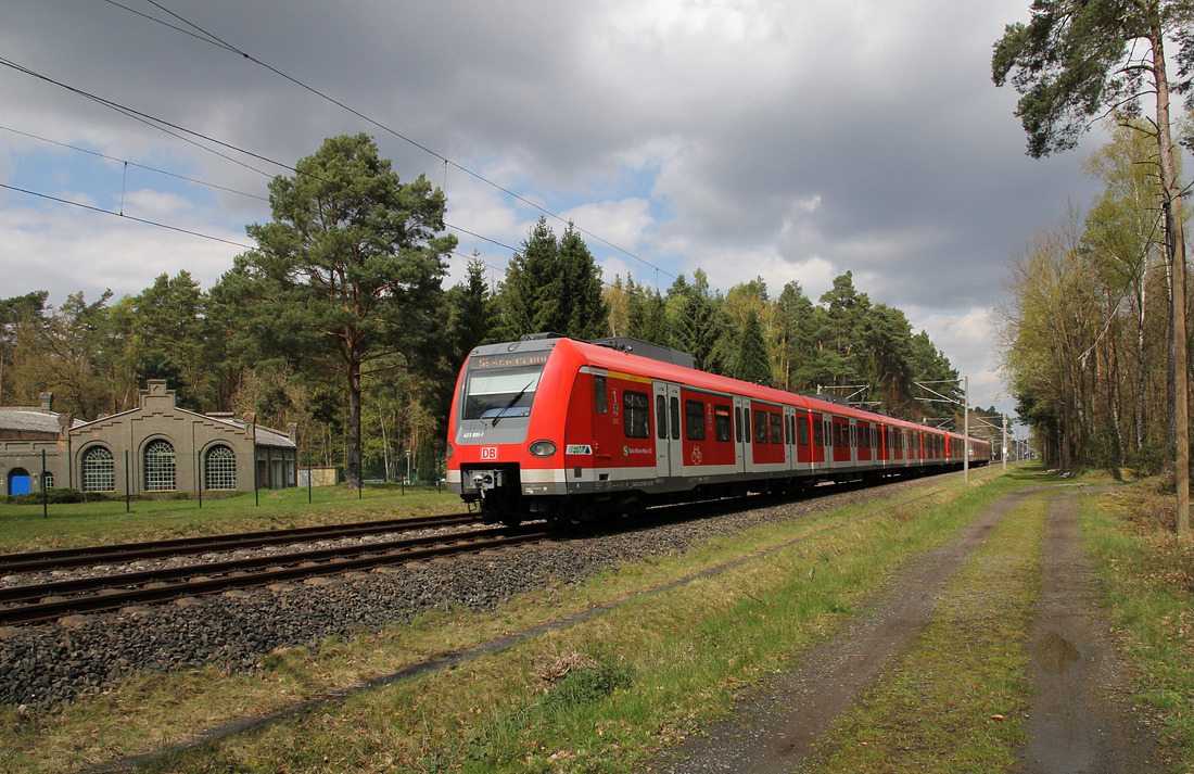 DB Regio 423 391 + 423 397 // Aufgenommen zwischen den Stationen Heusenstamm und Dietzenbach-Steinberg. // 17. April 2016