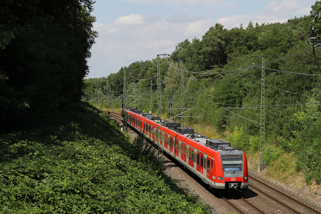 DB Regio 423 392 + 423 390 // Offenbach-Bieber // 18. Juli 2015