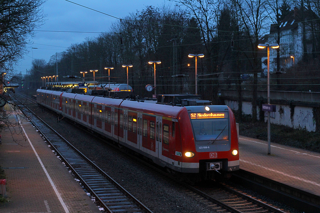 DB Regio 423 398 + 423 xxx // Hofheim (Taunus) // 23. Januar 2016