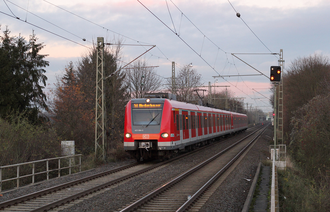 DB Regio 423 404 + 423 387 // Frankfurt-Zeilsheim // 23. November 2015