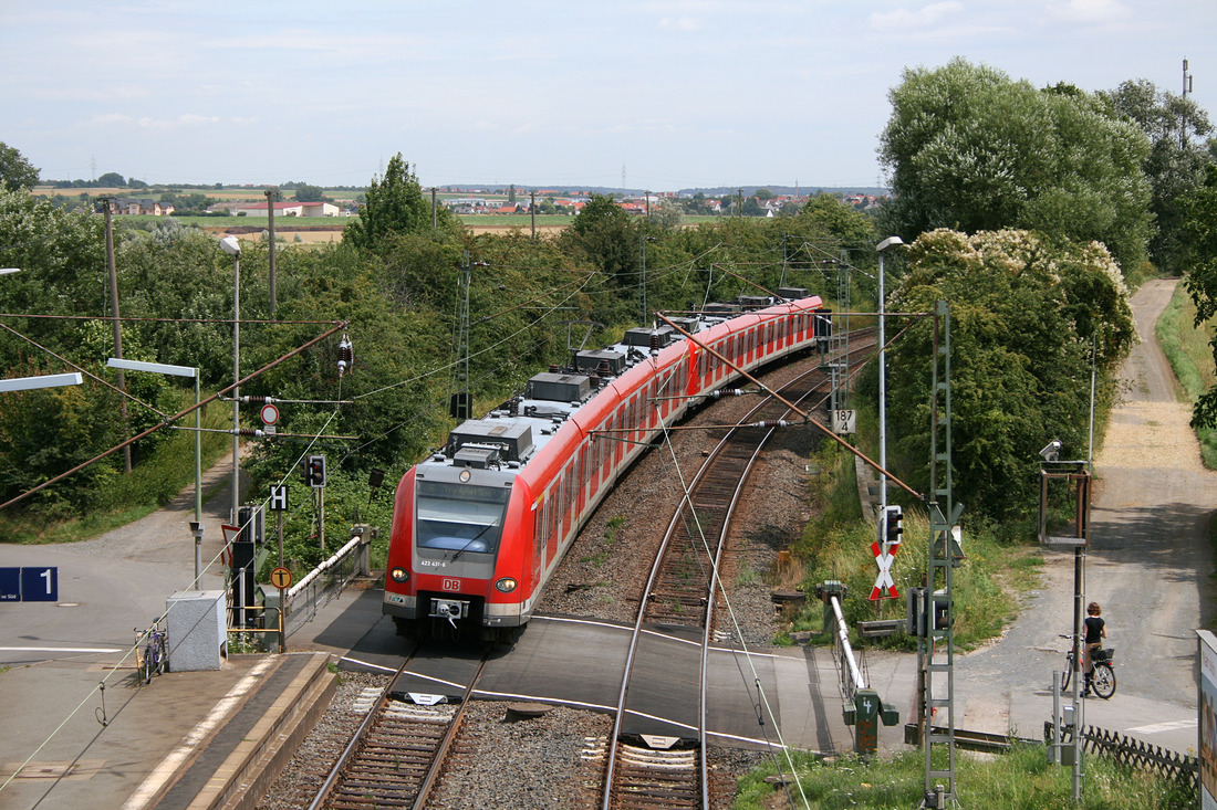 DB Regio 423 431 + 423 427 // Frankfurt-Berkersheim // 22. Juli 2009