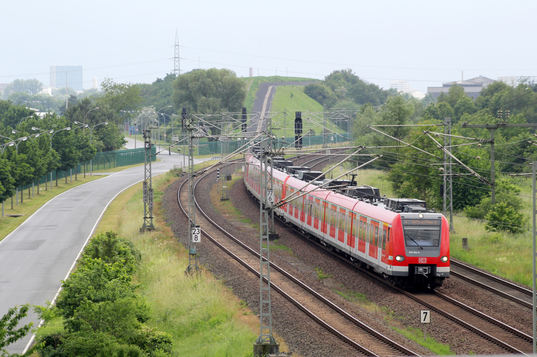DB Regio 423 454 + 423 325 // Darmstadt // 3. Juni 2016